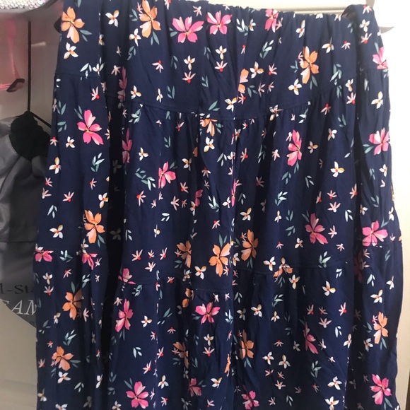 Mid floral skirt bought - Picture 2 of 3